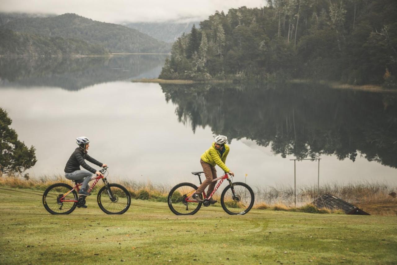 落落高尔夫水疗度假村酒店 圣卡洛斯-德巴里洛切 外观 照片 Mountain biking at Lake Waikare